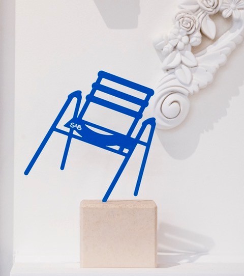 La chaise de SAB - sculpture signée, 18 cm, socle résine